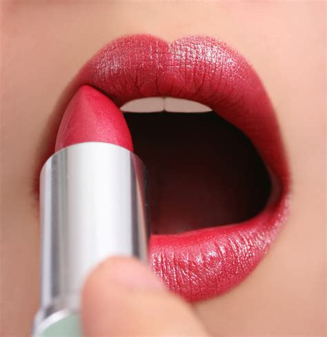 Lipstick Tips And Lipstick Choice - The Hot Fashion Blog With Beauty ...