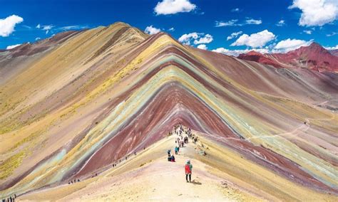 ¿Dónde está la montaña de los siete colores de Perú?