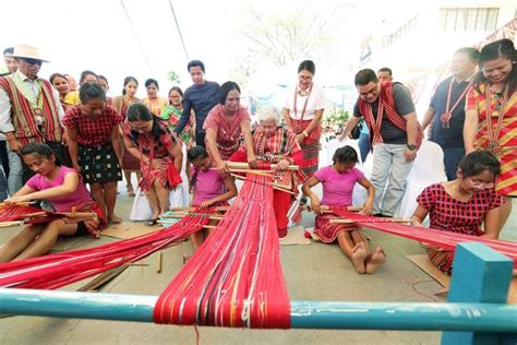 Kalinga school introduces traditional weaving to younger generation ...