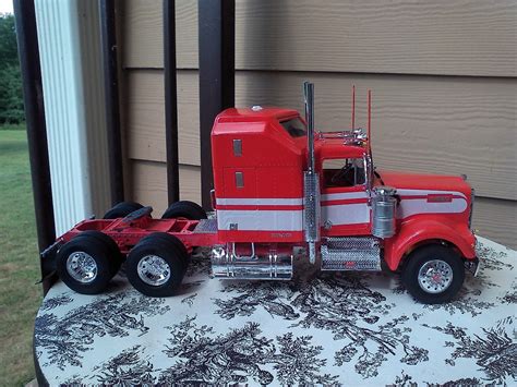 Kenworth W900 -- Plastic Model Truck Kit -- 1/25 Scale -- #851507 ...