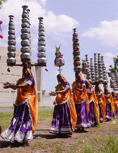 Garba takes over Gujarat as Navratri begins | Picture Gallery Others ...