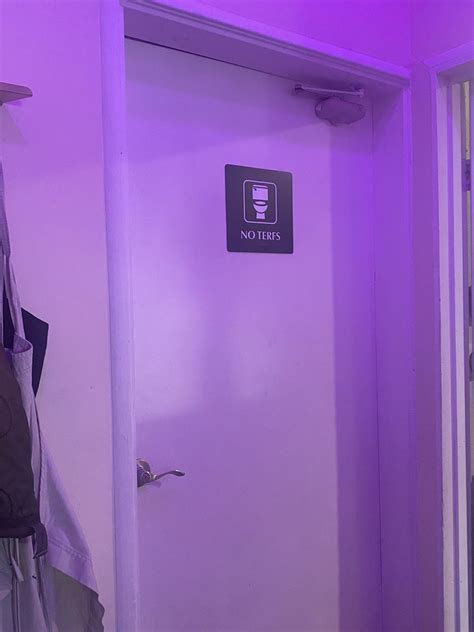 Vintage Gay on Twitter: "RT @sawdustbear: finally, a good gender neutral bathroom sign."