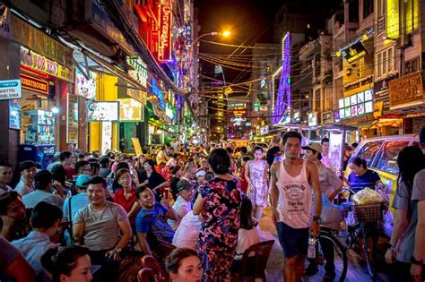 Bui Vien Street: Nightlife Heaven for the Youth in Saigon - SESOMR