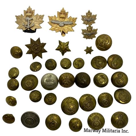 Lot of Canadian Military Badges & Uniform Buttons