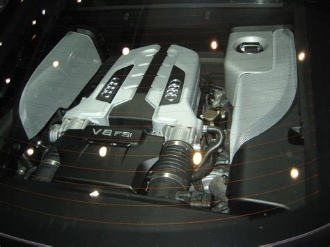 AUDI R8 - audi-r8_engine_2.jpg