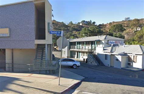 Los Angeles Firefighters Quickly Douse Blaze at Tujunga Motel, One