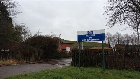 HMP Guys Marsh inmates stage rooftop protest - BBC News