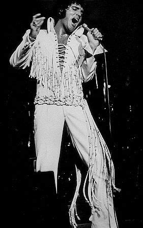 Elvis in concert August 11, 1970 Las Vegas International | Elvis presley, Elvis presley music ...