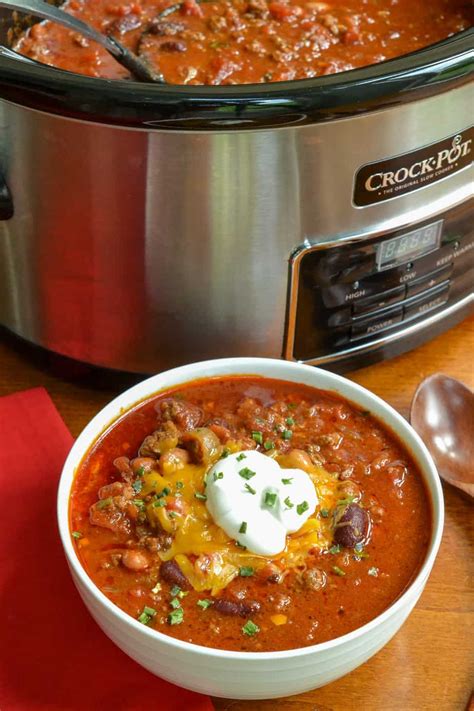 Easy Crock Pot Chili Recipe | Small Town Woman