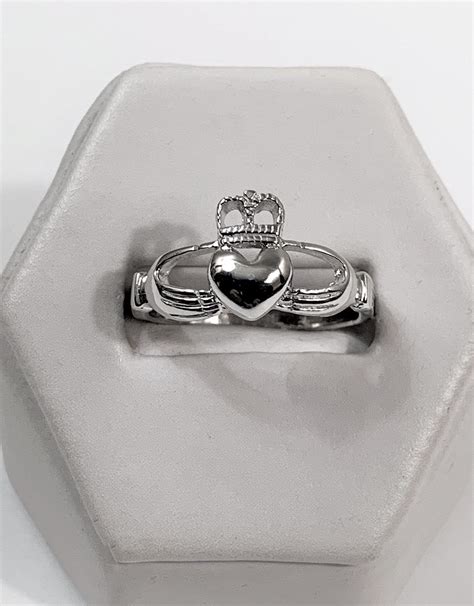 Sterling Silver Irish Claddagh Ring, Beautiful Details, Size 7, 3.00 Grams, Ireland - Old Stock