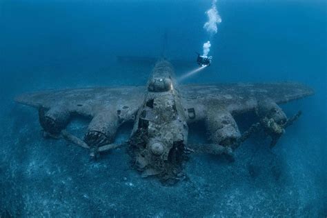 Diver Captures Stunning Photos of WWII ‘Flying Fortress’ Wreck on the Ocean Floor off Coast of ...