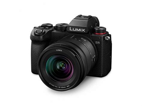 Panasonic S5 is a full-frame photo/video monster in a compact body