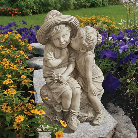 Sweet Kissing Garden Statues