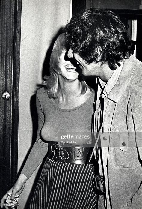 Football player Joe Namath and date Randi Oakes attending the... Nachrichtenfoto - Getty Images