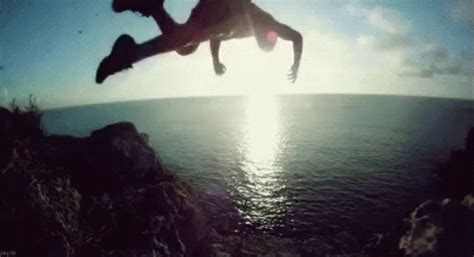 Cliff GIF – Cliff Jump – Откриване и споделяне на GIF файлове