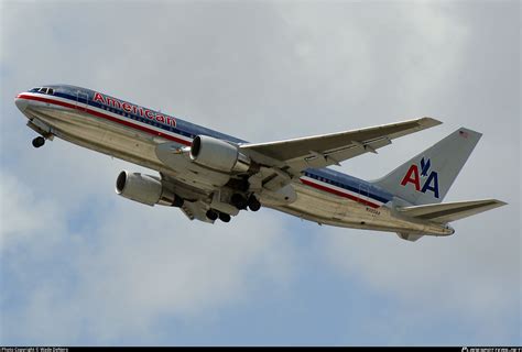 N320AA American Airlines Boeing 767-223ER Photo by Wade DeNero | ID ...