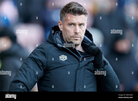 Luton Town manager Rob Edwards during the Sky Bet Championship match at ...