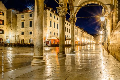 Dubrovnik night scenery street. / /Night scenery in Dubrovnik city ...