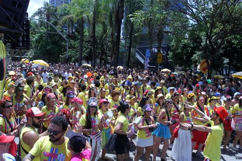 Carnaval de rua: mais de 600 desfiles em três fins de semana - Jornal ...