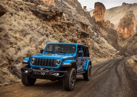 The Only 2024 Jeep Wrangler With a 6-Speed Manual Is the V6