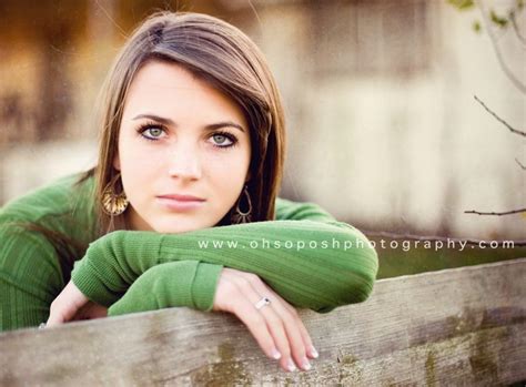Senior pic pose - just with a smile! :D Preteen Photography, Senior ...