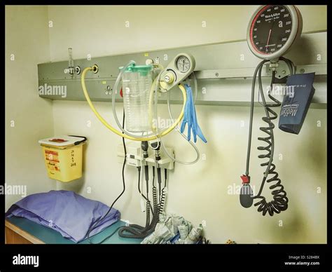 Emergency room equipment in A&E ward of hospital Stock Photo - Alamy