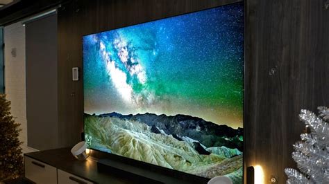 Samsung's 98-inch 8K TV Is Big, Bright and Really Expensive - Video - CNET