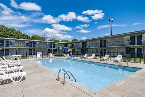 Days Inn and Suites by Wyndham Oxford | Oxford, NC Hotels