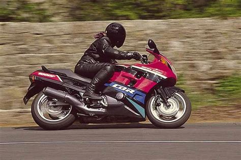 HONDA CBR1000F (1987-1997) Review | Speed, Specs & Prices | MCN