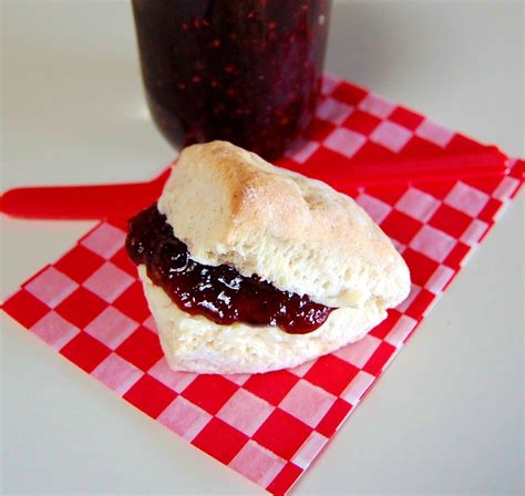 Cream Scones with Raspberry Jam | Cooking Mamas