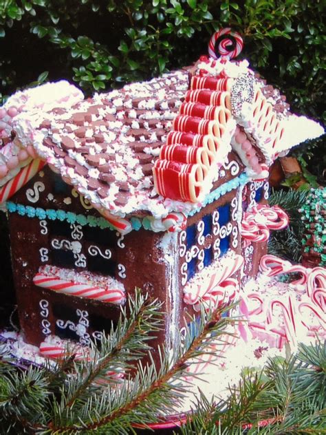 Candy house | Candy house, Christmas ornaments, Holiday decor