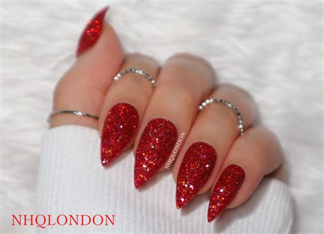 Ruby Red Ombre Nails / You'll have plenty of shade options for this one. - deeeznuuutss