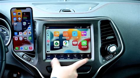 Hands on with the new iOS 15 CarPlay features | AppleInsider