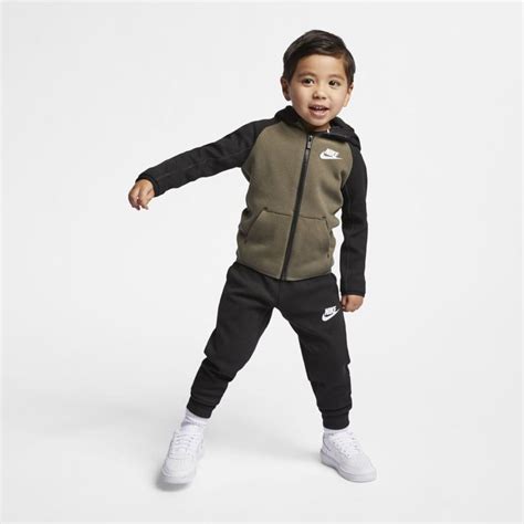 Nike Sportswear Tech Fleece Toddler 2-Piece Set Size 3T (Black) | Kids outfits, Big kids style ...