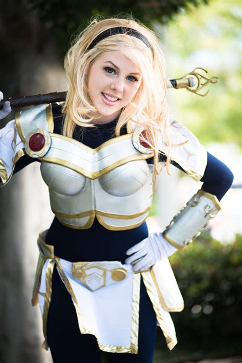 Elarte Cosplay: League of Legends - Lux Cosplay