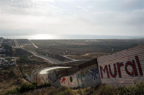 U.S.-Mexico border wall prototype construction begins - CBS News