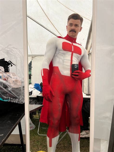 Omni Man Costume / Invincible - Etsy Australia