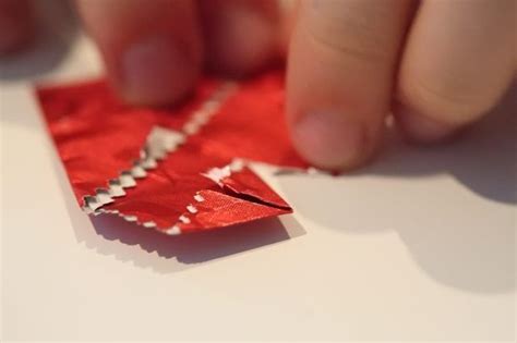 How to Make a Heart Out of a Gum Wrapper - Lineart