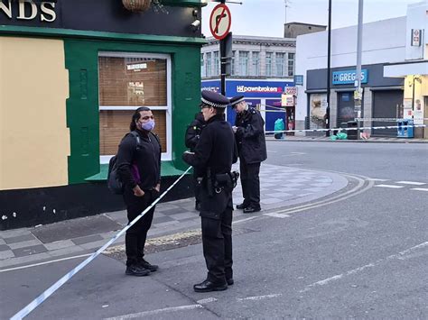 West Croydon stabbing: First pictures from scene as teenage boy is ...