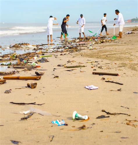 Cleaning Beach People Ocean Bali Editorial Stock Image - Image of kuta ...