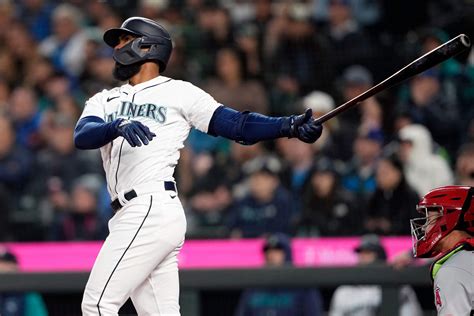 Mariners’ Teoscar Hernández goes deep twice, upstages teammate Luis ...