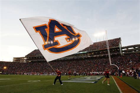 College Football World Pays Tribute To Former Auburn Quarterback - The Spun