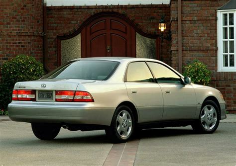 2001 Lexus ES 300 Specs, Price, MPG & Reviews | Cars.com