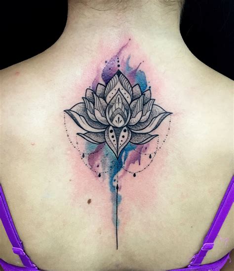 Mandala flor de loto tatuaje acuarela