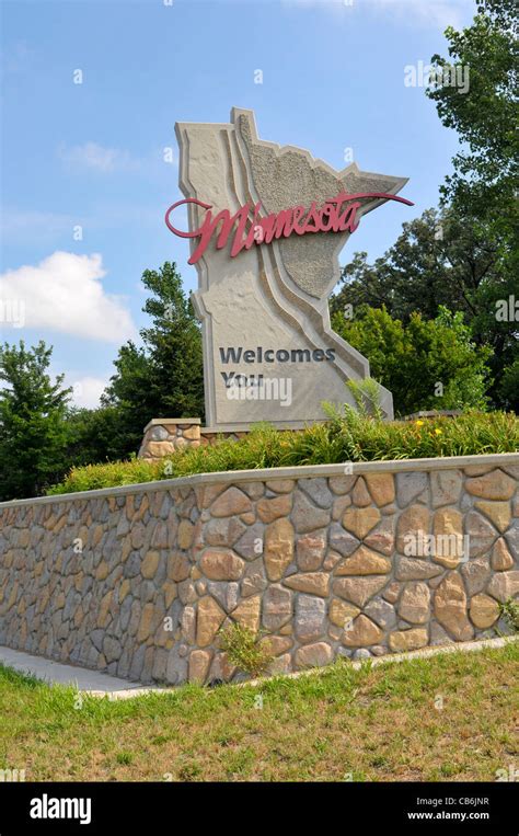 Minnesota state welcome sign on interstate 35 from Iowa Stock Photo - Alamy