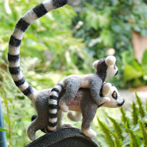 pepadana felting: lemur kata