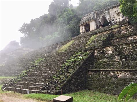 Palenque Pyramids, México. : r/AbandonedPorn