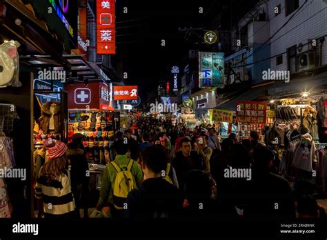 Shilin Night Market in Taipei, Taiwan Stock Photo - Alamy