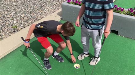 MINI GOLF FUN - YouTube