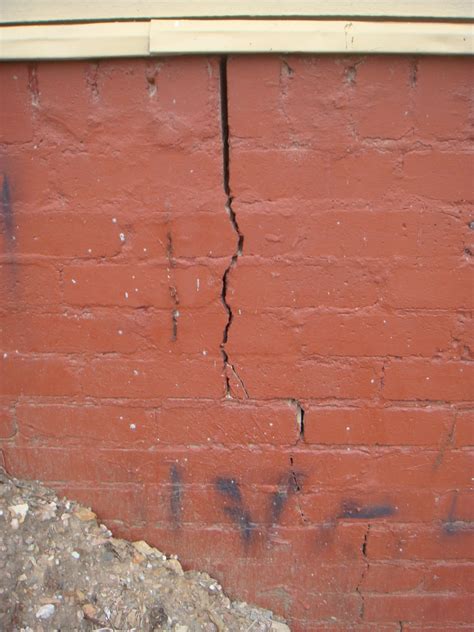 Cracks in Walls - What Causes Them And How Do We Fix It?